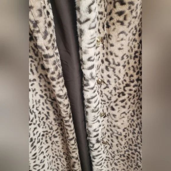 Leopard Print Faux Fur Coat. Size S NWT. - Picture 3 of 4